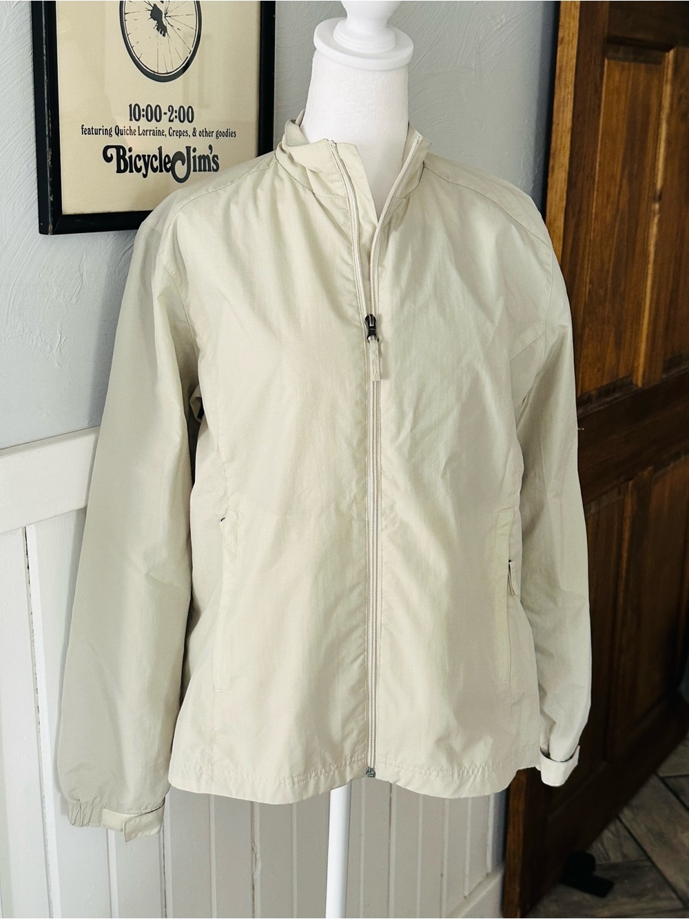 Page & Tuttle Women's Ivory Lightweight Windbreaker Jacket Size Meduim